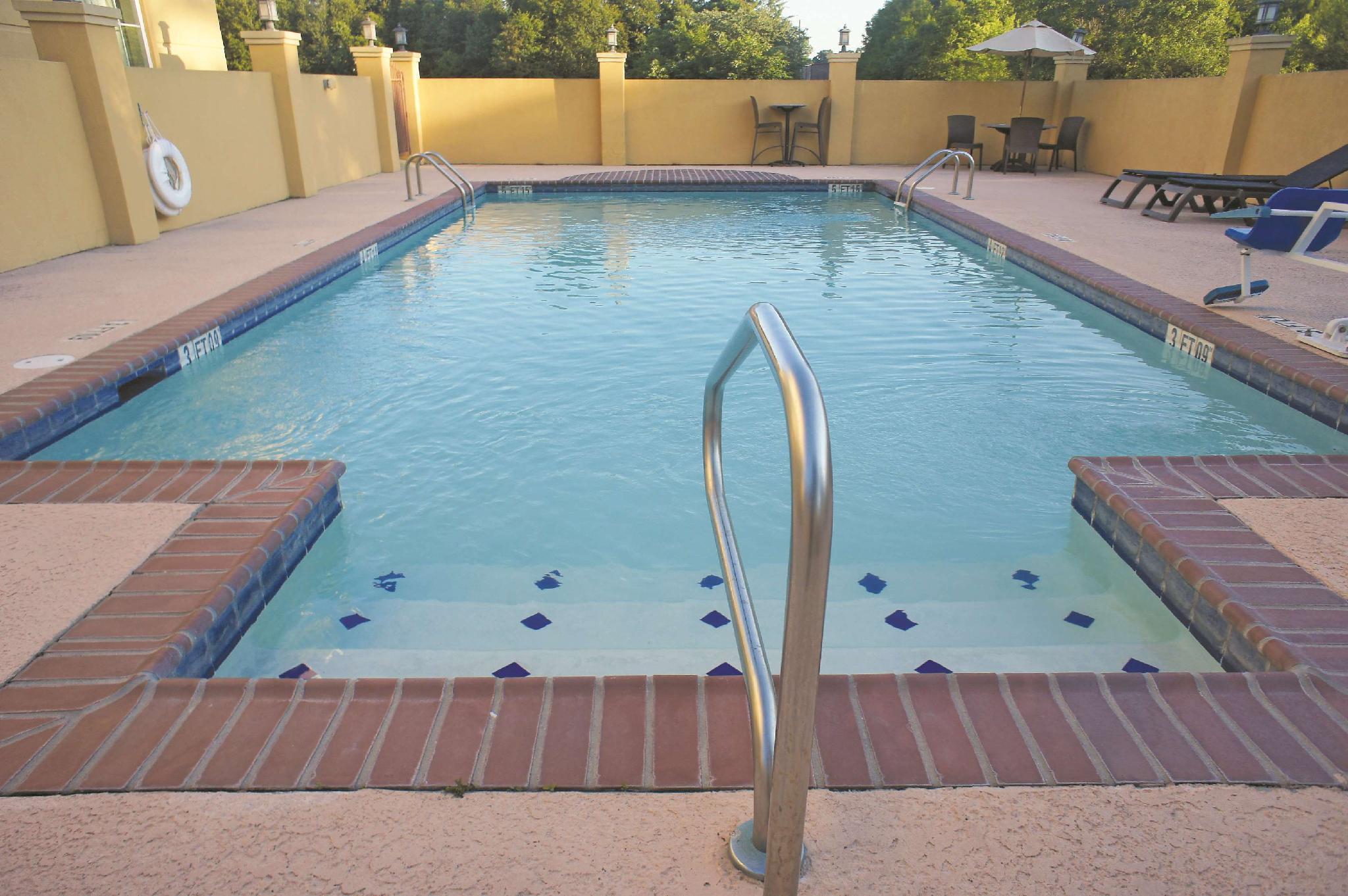 La Quinta Inn & Suites By Wyndham Broussard - Lafayette Area Екстер'єр фото